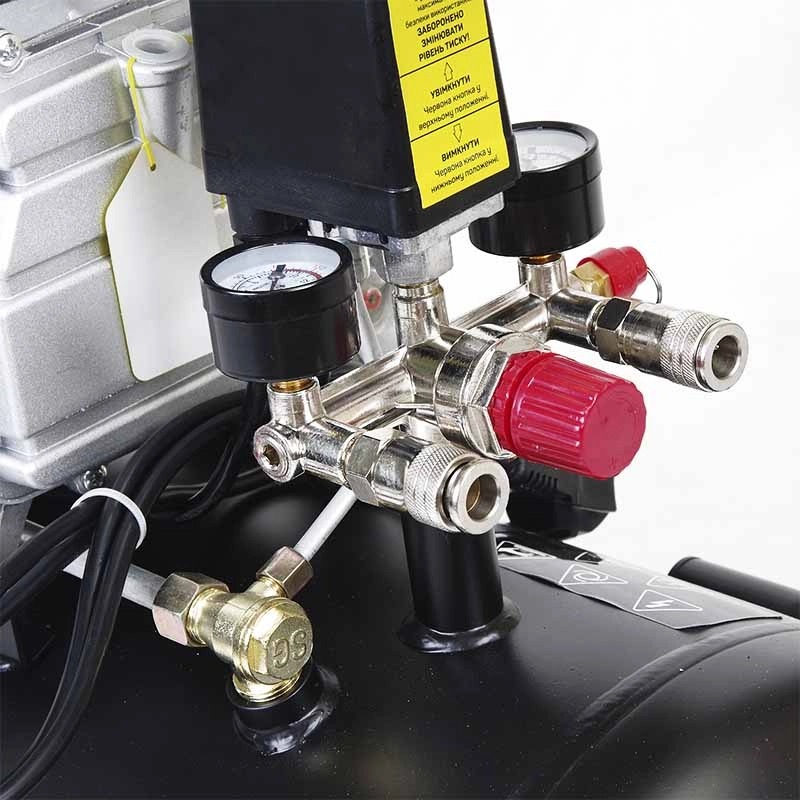 Компресор APRO OFD-50 50 л, 1.5кВт, 8 бар, 205л/хв, 2 крана, одноциліндровий + олія 0,2 л