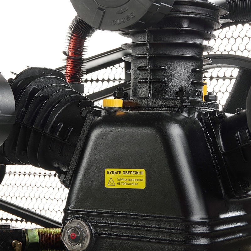 Компрессор APRO OFBD-200X 200 л, 7.5кВт, 8 бар, 1050л/мин, 2 крана, трёхцилиндровый, ременной + масло 1л